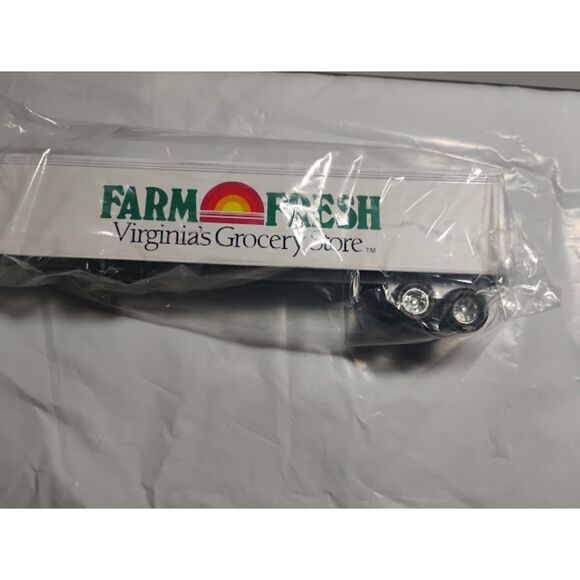 Vintage Farm Fresh Virginia's Grocery Store Truck Brand New In Box - Picture 8 of 12